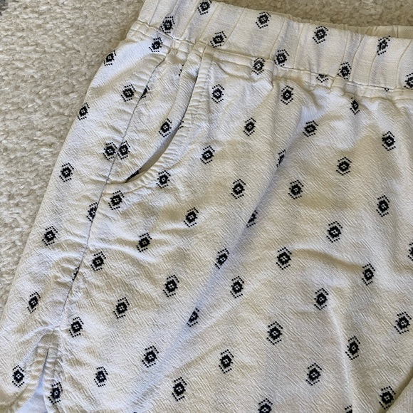 Madewell Embroidered Pull-On Shorts - Picture 2 of 7